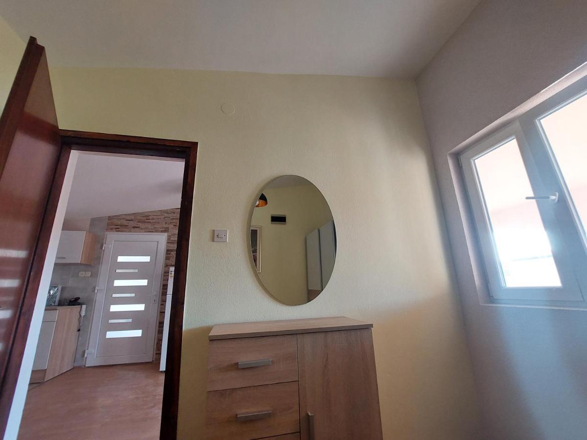 Apartmani Piskoric Vir Eksteriør billede